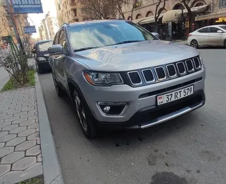 2.4L 엔진이 장착된 예레반에서의 Jeep Compass #9410 자동 차량 대여 ➤ Arsen 아르메니아에서에서 제공.