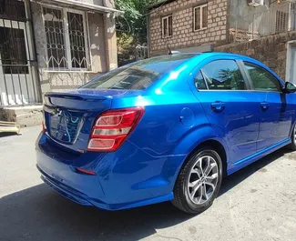 Chevrolet Aveo 2018 araç kiralama Ermenistan'da, ✓ Benzin yakıt ve 130 beygir gücü özellikleriyle ➤ Günde başlayan fiyatlarla 49 USD.