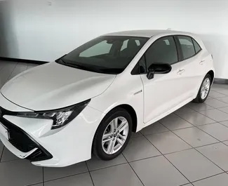 Kiralık bir Toyota Corolla Tenerife Güney Havalimanı'nda, İspanya ön görünümü ✓ Araç #9502. ✓ Otomatik TM ✓ 0 yorumlar.