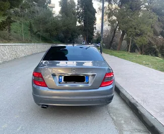 Diesel 2,2L motor af Mercedes-Benz C220 2011 til udlejning i Durres.