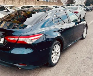 Toyota Camry vuokraus. Mukavuus, Premium auto vuokrattavana Georgiassa ✓ Ilman talletusta ✓ Vakuutusvaihtoehdot: TPL, CDW, SCDW, FDW.