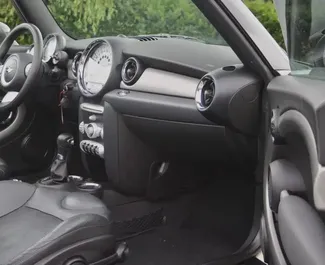 Mini Cabrio 2014 tillgänglig för uthyrning i Budva, med en körsträckegräns på obegränsad.