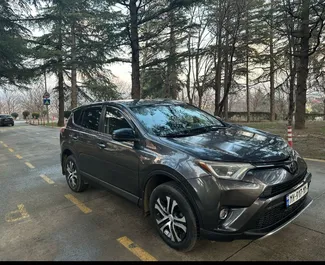 Toyota Rav4 kiralama. Konfor, SUV, Crossover Türünde Araç Kiralama Gürcistan'da ✓ Depozitosuz ✓ TPL, FDW, Yolcular, Hırsızlık sigorta seçenekleri.