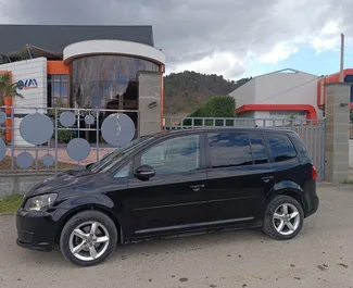 Volkswagen Touran 2012 auto rentimine Albaanias, sisaldab ✓ Bensiin kütust ja 116 hobujõudu ➤ Alates 27 EUR päevas.