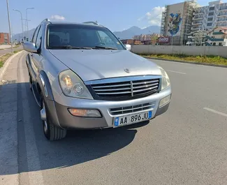 Vooraanzicht van een huurauto SsangYong Rexton in Tirana, Albanië ✓ Auto #9588. ✓ Transmissie Automatisch TM ✓ 0 beoordelingen.