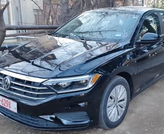 Frontvisning av en leiebil Volkswagen Jetta i Tbilisi, Georgia ✓ Bil #9533. ✓ Automatisk TM ✓ 0 anmeldelser.