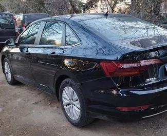 Volkswagen Jetta 2019, Tiflis'te için kiralık, sınırsız kilometre sınırı ile.