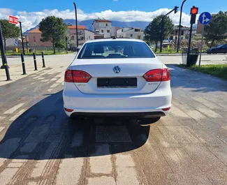 Volkswagen Jetta 2013 autóbérlés Albániában, jellemzők ✓ Dízel üzemanyag és 140 lóerő ➤ Napi 55 EUR-tól kezdődően.