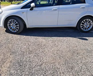 Location de voiture Fiat Grande Punto #9582 Manuelle à Tirana, équipée d'un moteur 1,3L ➤ De Besmir en Albanie.