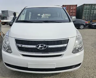 Auto rentimine Hyundai Starex #9584 Automaatne Tiranas, varustatud 2,5L mootoriga ➤ Besmirlt Albaanias.