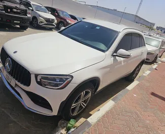Framvy av en hyrbil Mercedes-Benz GLC300 i Dubai, Förenade Arabemiraten ✓ Bil #9406. ✓ Växellåda Automatisk TM ✓ 0 recensioner.