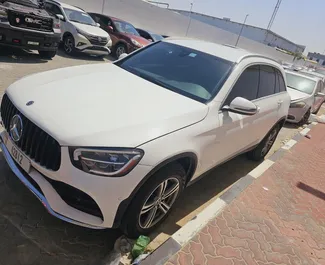 Frontvisning af en udlejnings Mercedes-Benz GLC300 i Dubai, De Forenede Arabiske Emirater ✓ Bil #9406. ✓ Automatisk TM ✓ 0 anmeldelser.