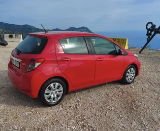 Auton vuokraus Toyota Yaris #9537 Automaattinen Budvassa, varustettuna 1,3L moottorilla ➤ Nikolaltä Montenegrossa.