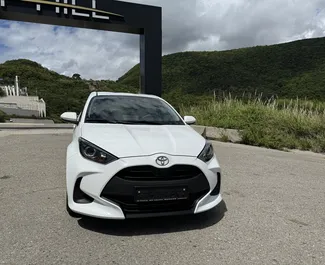 Araç Kiralama Toyota Yaris #9826 Otomatik Budva'da, 1,5L motor ile donatılmış ➤ Nikola tarafından Karadağ'da.