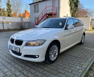 Μπροστινή όψη ενοικιαζόμενου BMW 3-series Touring στην Πράγα, Τσεχία ✓ Αριθμός αυτοκινήτου #1760. ✓ Κιβώτιο ταχυτήτων Αυτόματο TM ✓ 0 κριτικές.