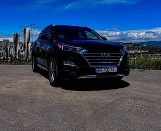 Vista frontal de un Hyundai Tucson de alquiler en Tiflis, Georgia ✓ Coche n.º 9591. ✓ Automático TM ✓ 0 opiniones.