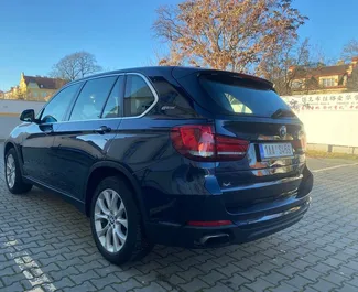 Utleie av BMW X5. Premium, Luksus, Crossover bil til leie i Tsjekkia ✓ Depositum på 1000 EUR ✓ Forsikringsalternativer: TPL, CDW, SCDW, Tyveri, I utlandet.
