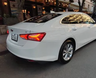 Ενοικίαση αυτοκινήτου Chevrolet Malibu 2019 στην Αρμενία, περιλαμβάνει ✓ καύσιμο Βενζίνη και 163 ίππους ➤ Από 64 USD ανά ημέρα.