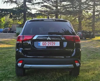 Bensin 2,4L motor i Mitsubishi Outlander Xl 2017 för uthyrning i Kutaisi.