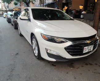 エレバンにて、アルメニアにてでのChevrolet Malibu #9698 自動カーレンタル、1.5Lエンジン搭載 ➤ アーセンから。