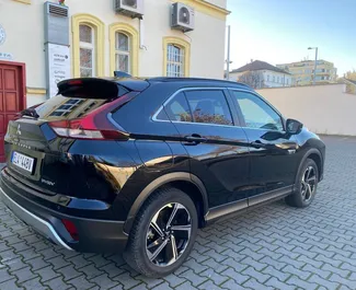 Najem avtomobila Mitsubishi Eclipse Cross 2022 v na Češkem, z značilnostmi ✓ gorivo Hibridni in 190 konjskih moči ➤ Od 64 EUR na dan.