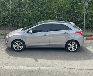 Hyundai i30 2013 için kiralık Dizel 1,4L motor, Tiran'da.