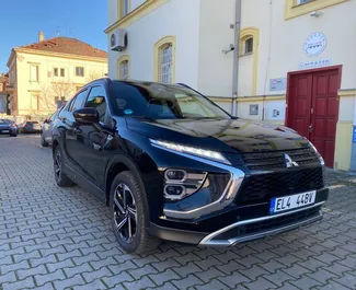 Vue de face d'une location Mitsubishi Eclipse Cross à Prague, Tchéquie ✓ Voiture #348. ✓ Automatique TM ✓ 0 avis.