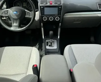 Interiér Subaru Forester k pronájmu v Gruzii. Skvělé auto s 5 sedadly a převodovkou Automatické.