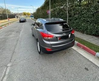 在 在阿尔巴尼亚 租赁 Hyundai Tucson 2013 汽车，特点包括 ✓ 使用 Petrol 燃料和 120 马力 ➤ 起价 40 EUR 每天。