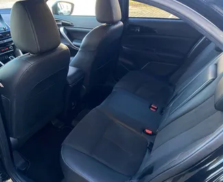 Interior do Mitsubishi Eclipse Cross para aluguer na República Checa. Um excelente carro de 5 lugares com transmissão Automático.