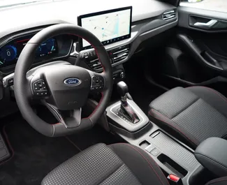Ford Focus SW 2024 location de voiture en Tchéquie, avec ✓ Essence carburant et 150 chevaux ➤ À partir de 46 EUR par jour.