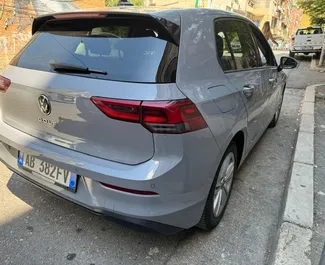 Volkswagen Golf 8 2020 autóbérlés Albániában, jellemzők ✓ Dízel üzemanyag és 150 lóerő ➤ Napi 40 EUR-tól kezdődően.