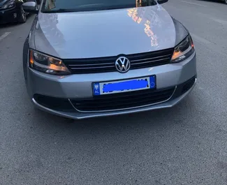 Autóbérlés Volkswagen Jetta #9697 Automatikus Durresben, 2,0L motorral felszerelve ➤ Erald-től Albániában.