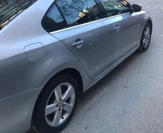 Diesel 2,0L motor i Volkswagen Jetta 2015 för uthyrning i Durres.