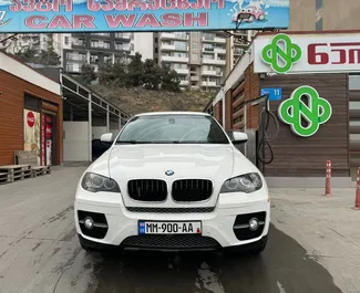 Vista frontal de un BMW X6 de alquiler en Tiflis, Georgia ✓ Coche n.º 9660. ✓ Automático TM ✓ 0 opiniones.