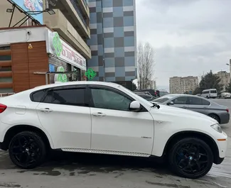 BMW X6 2011 araç kiralama Gürcistan'da, ✓ Benzin yakıt ve 360 beygir gücü özellikleriyle ➤ Günde başlayan fiyatlarla 400 GEL.