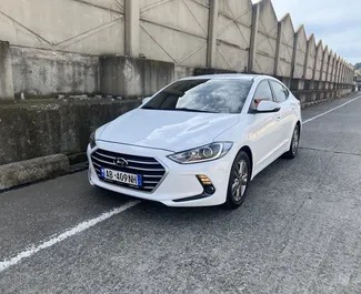 Predný pohľad na prenajaté auto Hyundai Elantra v v meste Durres, Albánsko ✓ Auto č. 9400. ✓ Prevodovka Automatické TM ✓ Hodnotenia 0.