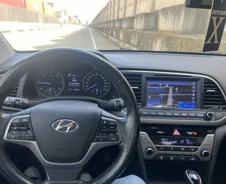 Hyundai Elantra 2018 的 Diesel 1.6L 发动机，在 在都拉斯 出租。