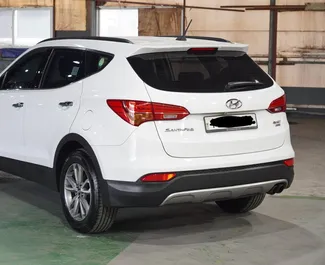 Hyundai Santa Fe 2016 disponible para alquilar en Durres, con límite de millaje de ilimitado.