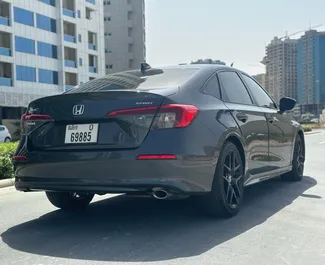 Honda Civicのレンタル。アラブ首長国連邦にてでの経済, 快適さカーレンタル ✓ 預金1500 AED ✓ TPLの保険オプション付き。