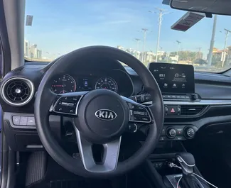 Kia Forte 2022 disponível para alugar no Dubai, com limite de quilometragem de 250 km/dia.