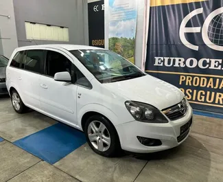 Vista frontal de un Opel Zafira de alquiler en Durres, Albania ✓ Coche n.º 9802. ✓ Automático TM ✓ 0 opiniones.