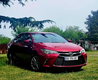 Toyota Camry 2017 biludlejning i Georgien, med ✓ Benzin brændstof og 148 hestekræfter ➤ Starter fra 110 GEL pr. dag.