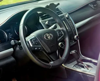 Toyota Camry 2017 搭载 Front drive 系统，在第比利斯 可用。