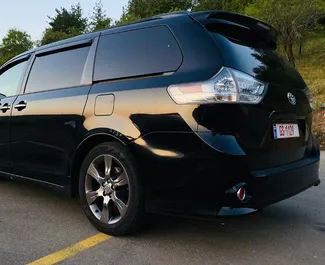 Bensin 3,5L motor i Toyota Sienna 2016 för uthyrning i Kutaisi.