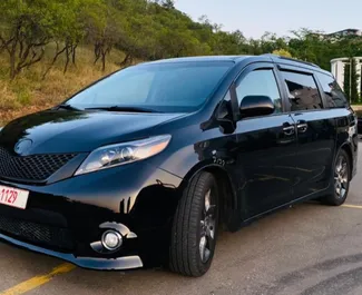 Framvy av en hyrbil Toyota Sienna i Kutaisi, Georgien ✓ Bil #9792. ✓ Växellåda Automatisk TM ✓ 0 recensioner.