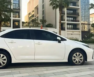 租车 Toyota Corolla Sedan #9933 Automatic 在 在迪拜，配备 2.0L 发动机 ➤ 来自 穆罕默德 阿联酋。