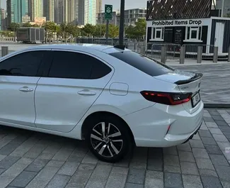 ドバイにて、アラブ首長国連邦にてでのHonda City #9954 自動カーレンタル、1.6Lエンジン搭載 ➤ モハマドから。