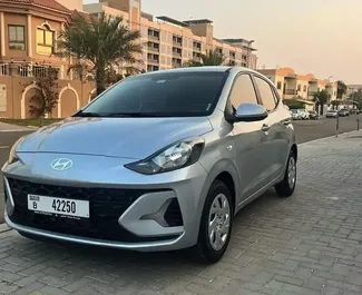 Frontvisning av en leiebil Hyundai Grand i10 Nios i Dubai, De Forente Arabiske Emirater ✓ Bil #10148. ✓ Automatisk TM ✓ 0 anmeldelser.