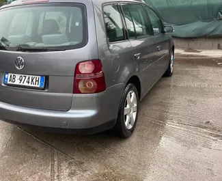 Bilutleie av Volkswagen Touran 2007 i i Albania, inkluderer ✓ Diesel drivstoff og 165 hestekrefter ➤ Starter fra 30 EUR per dag.